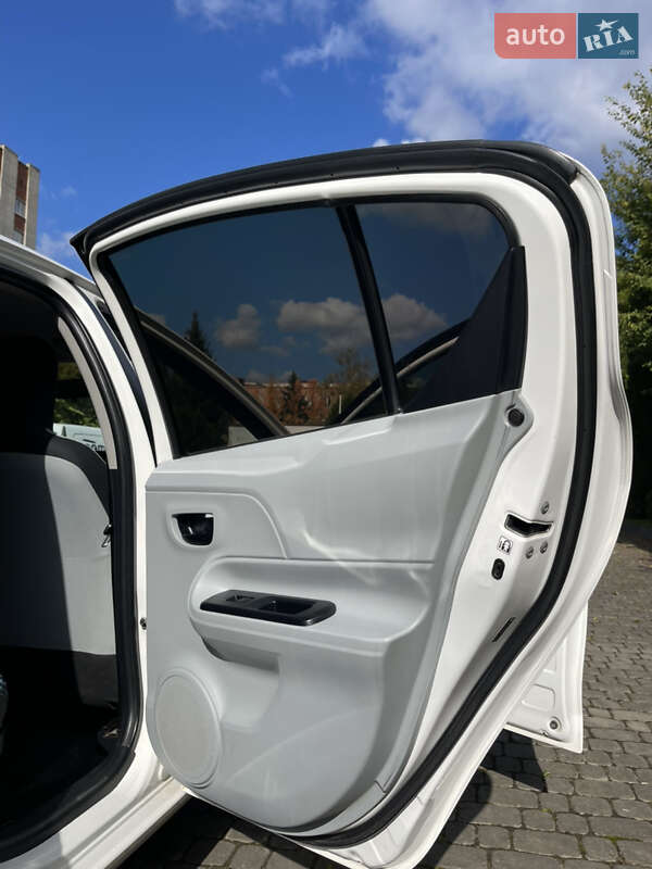 Хэтчбек Toyota Prius 2013 в Львове