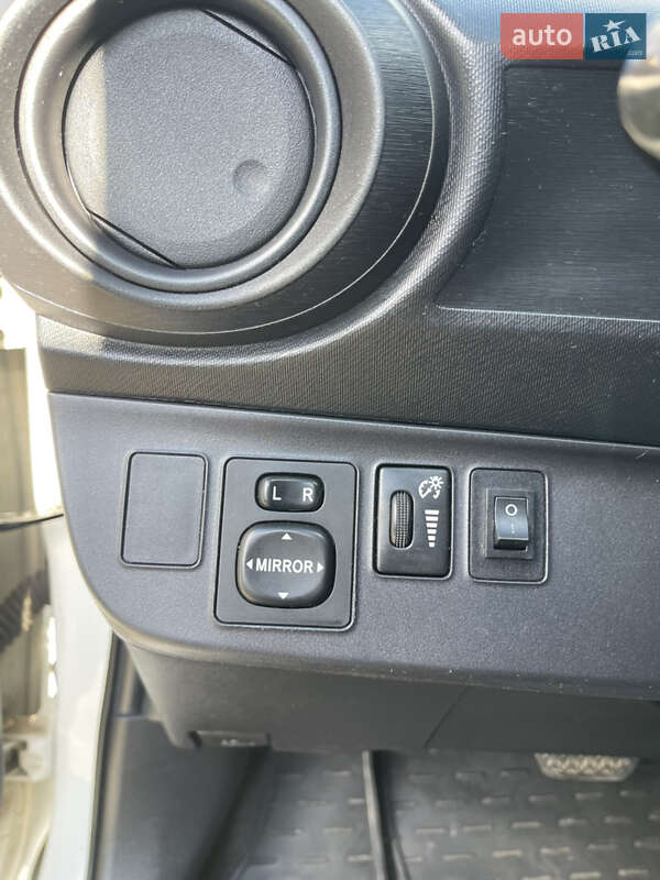 Хэтчбек Toyota Prius 2013 в Львове