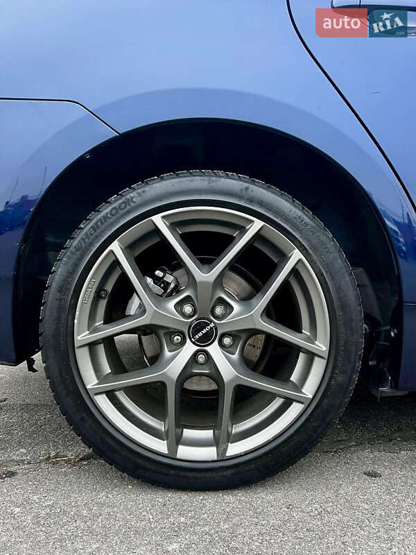 Хетчбек Toyota Prius 2013 в Києві