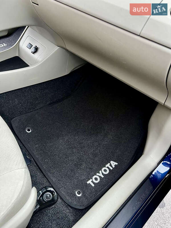 Хетчбек Toyota Prius 2013 в Києві