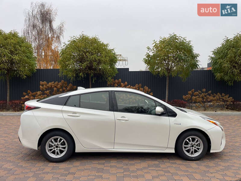 Хетчбек Toyota Prius 2017 в Києві