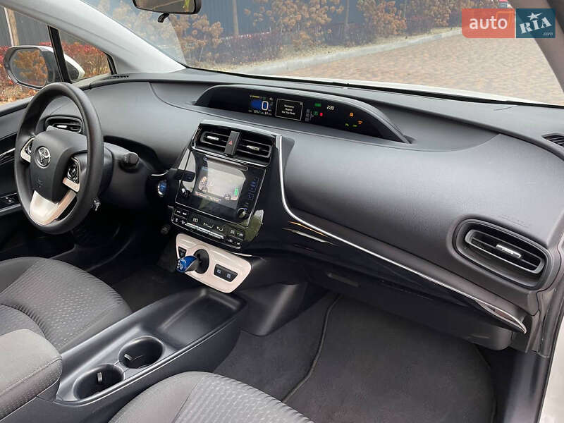 Хетчбек Toyota Prius 2017 в Києві