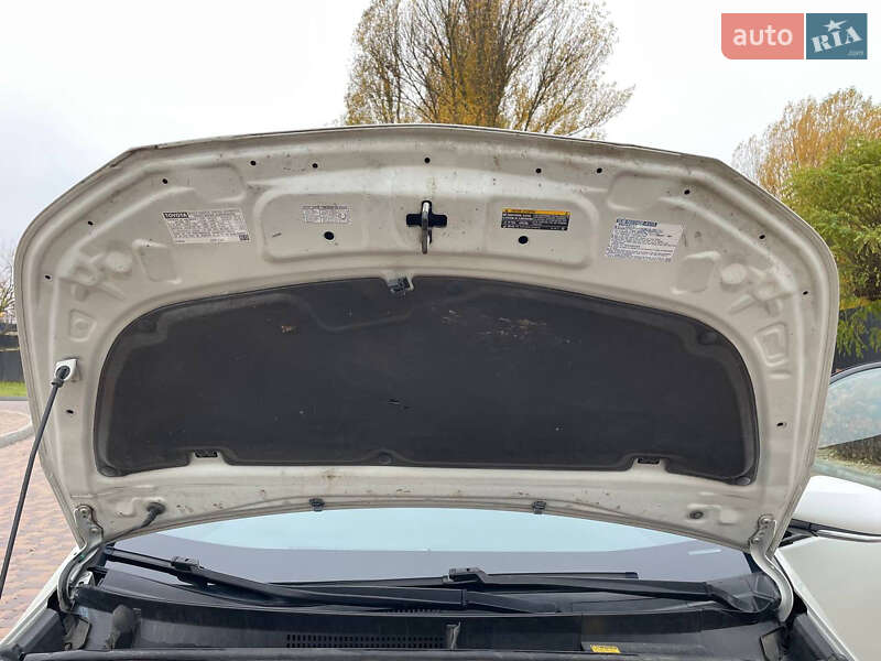 Хетчбек Toyota Prius 2017 в Києві