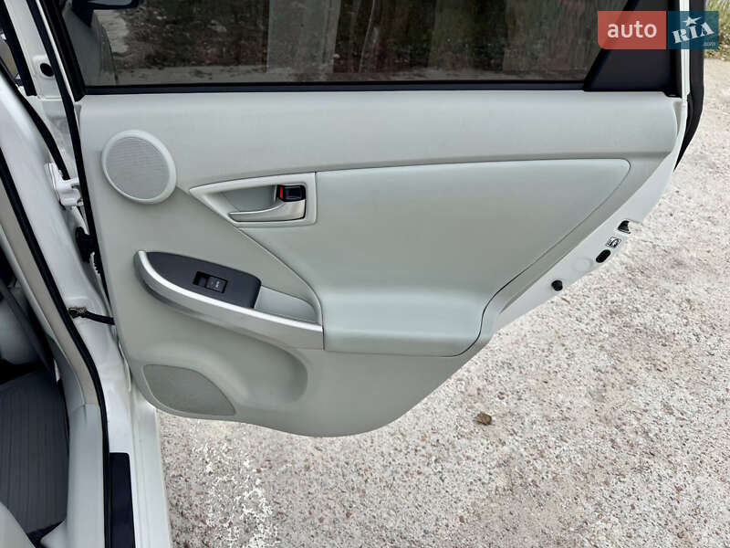 Хэтчбек Toyota Prius 2012 в Киеве