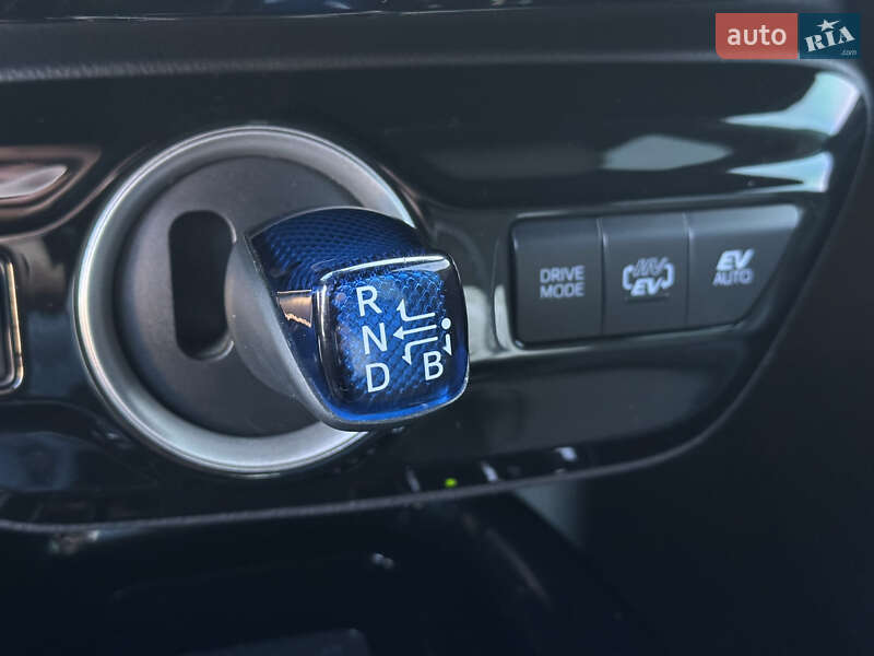 Хетчбек Toyota Prius 2022 в Одесі