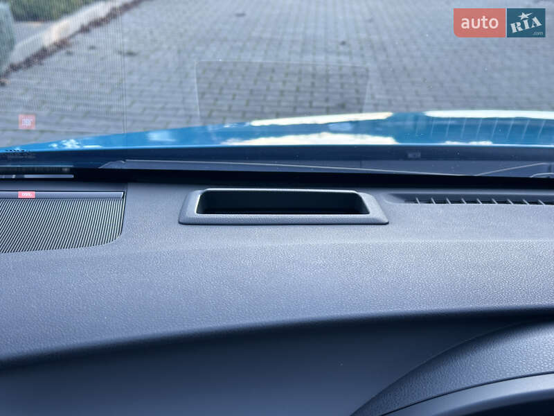 Хетчбек Toyota Prius 2022 в Одесі