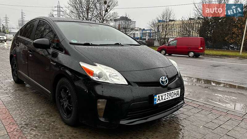 Хэтчбек Toyota Prius 2014 в Львове