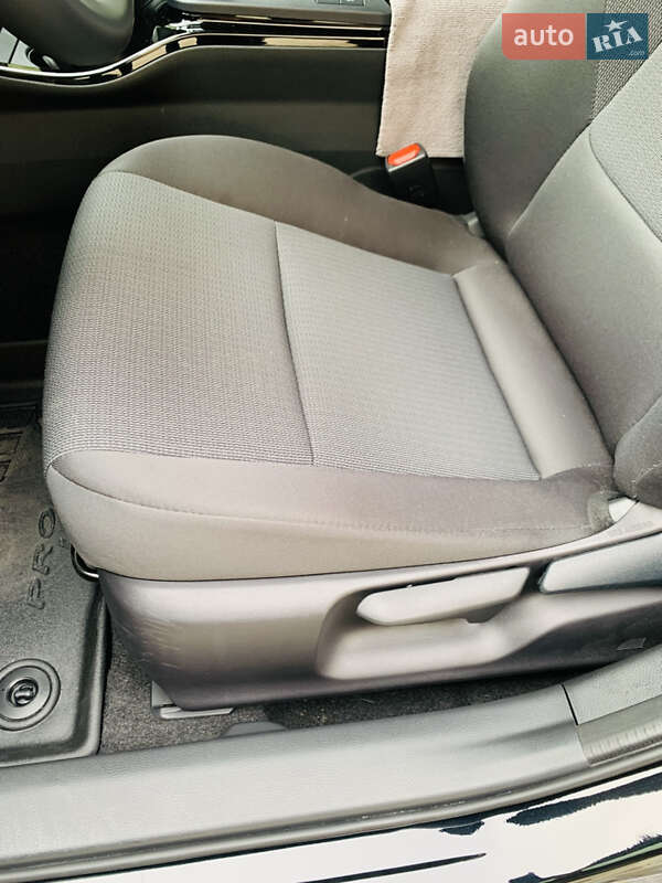 Хетчбек Toyota Prius 2024 в Одесі