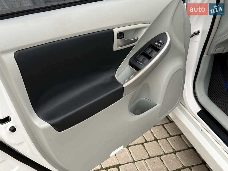 Хэтчбек Toyota Prius 2012 в Одессе