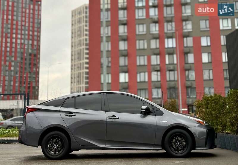 Хэтчбек Toyota Prius 2022 в Киеве