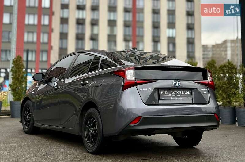 Хэтчбек Toyota Prius 2022 в Киеве