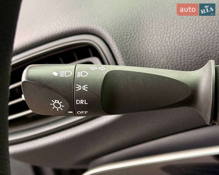 Хэтчбек Toyota Prius 2022 в Киеве