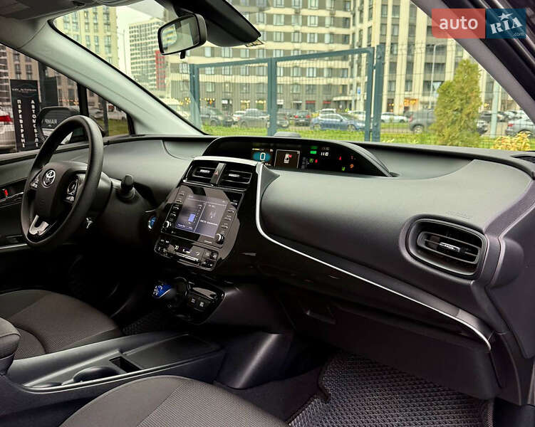 Хэтчбек Toyota Prius 2022 в Киеве