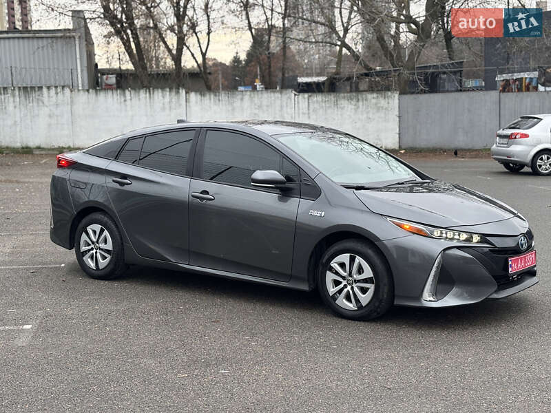 Хэтчбек Toyota Prius 2021 в Киеве