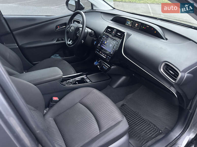 Хэтчбек Toyota Prius 2021 в Киеве
