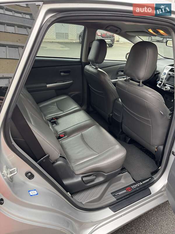 Хэтчбек Toyota Prius 2013 в Софиевской Борщаговке