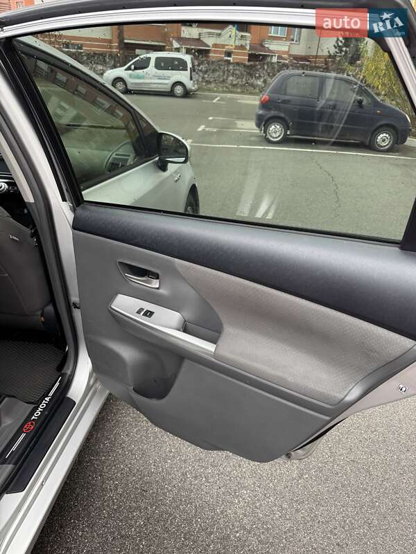 Хэтчбек Toyota Prius 2013 в Софиевской Борщаговке