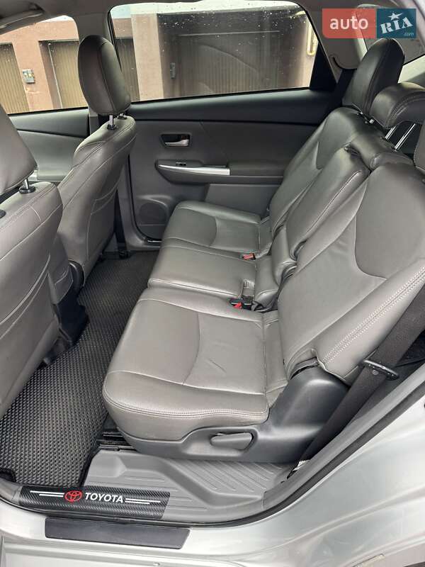 Хэтчбек Toyota Prius 2013 в Софиевской Борщаговке