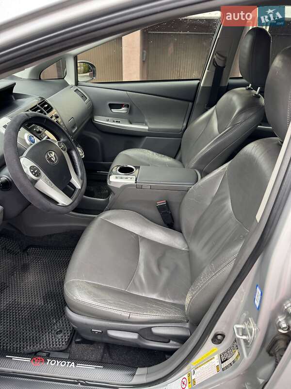 Хэтчбек Toyota Prius 2013 в Софиевской Борщаговке