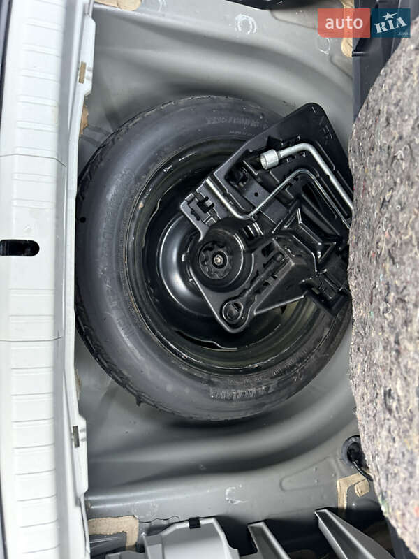 Хетчбек Toyota Prius 2014 в Одесі