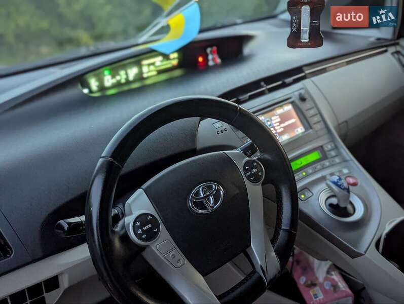 Хэтчбек Toyota Prius 2012 в Ровно