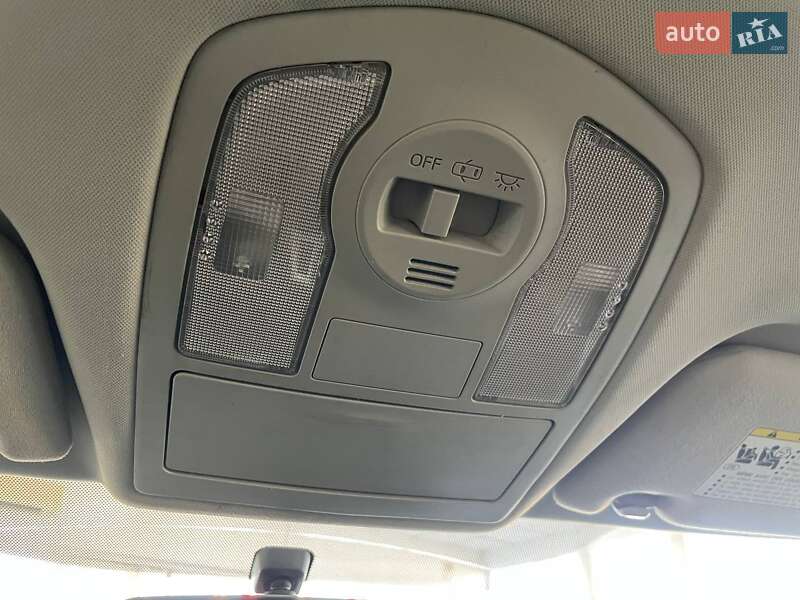 Хэтчбек Toyota Prius 2012 в Киеве