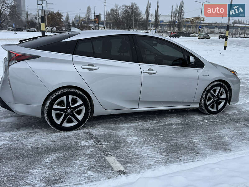 Хэтчбек Toyota Prius 2016 в Киеве