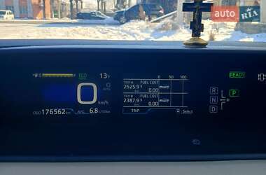 Хэтчбек Toyota Prius 2018 в Черновцах