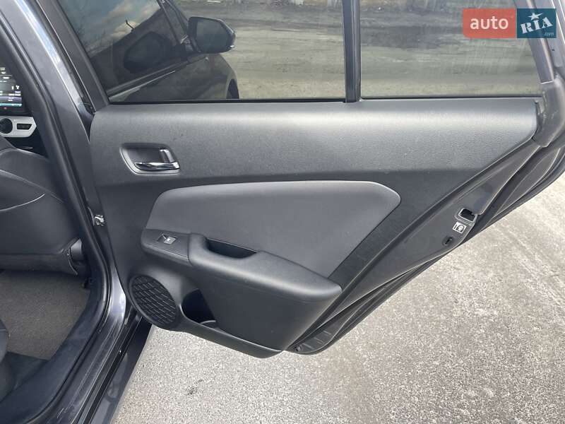 Хэтчбек Toyota Prius 2017 в Киеве фото 18 Хэтчбек Toyota Prius 2017 в Киеве