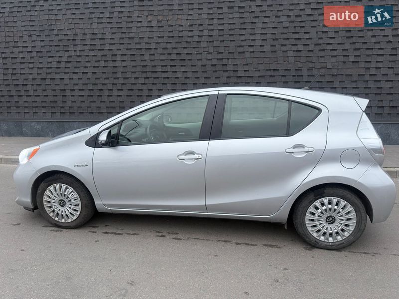 Хэтчбек Toyota Prius 2013 в Днепре фото 6 Хэтчбек Toyota Prius 2013 в Днепре