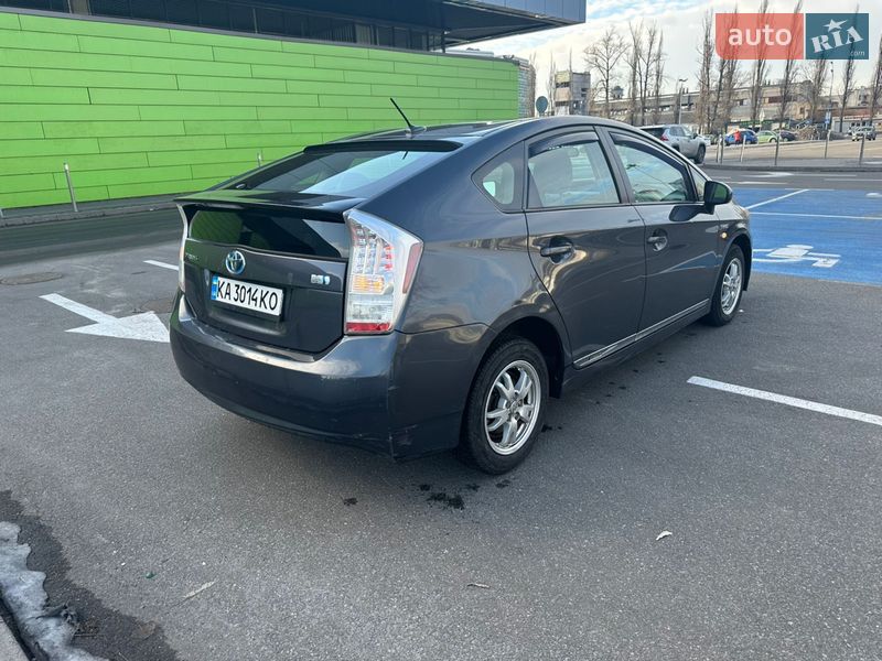 Хэтчбек Toyota Prius 2011 в Киеве