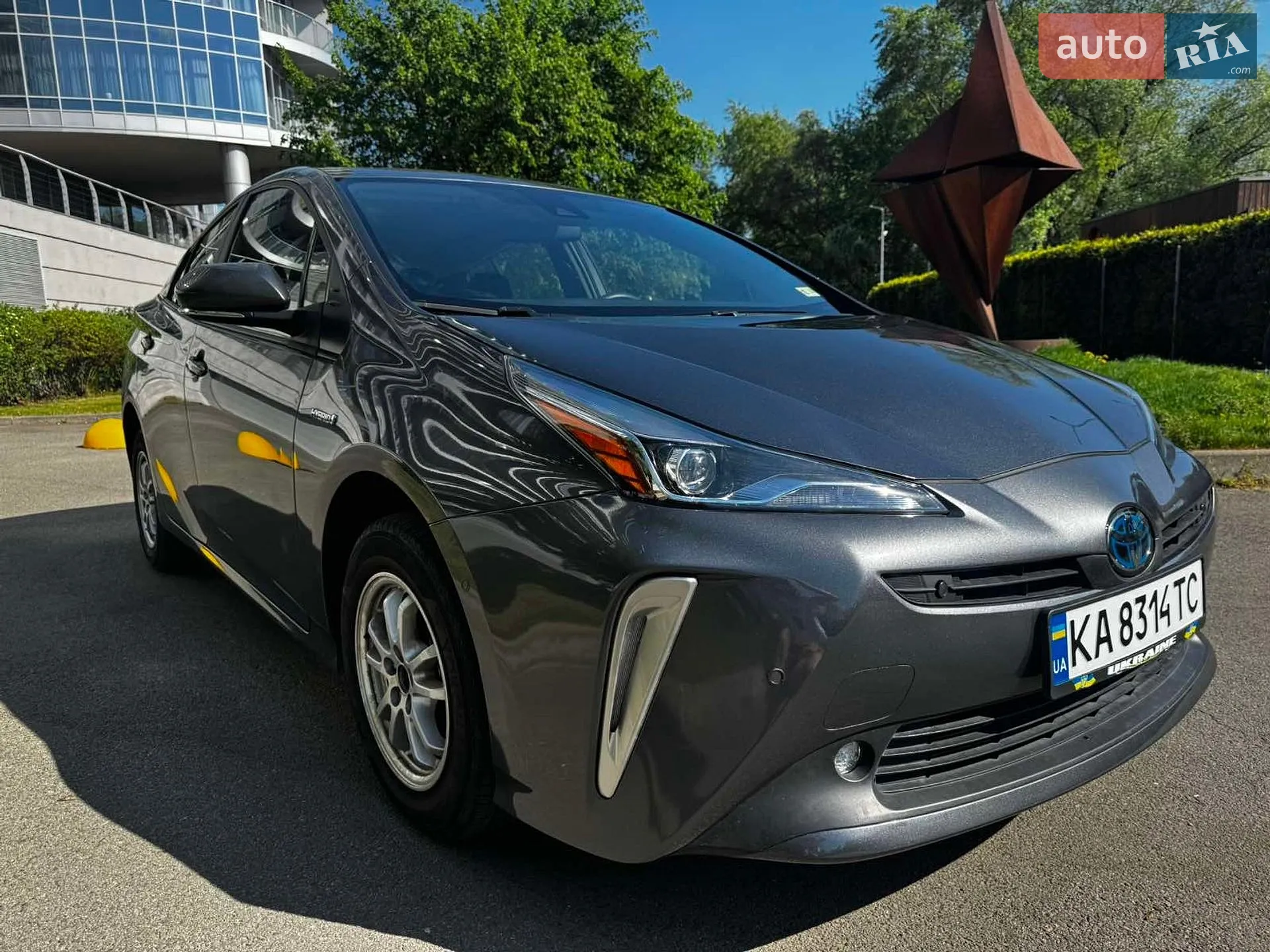 2020 Toyota Prius - фото 1