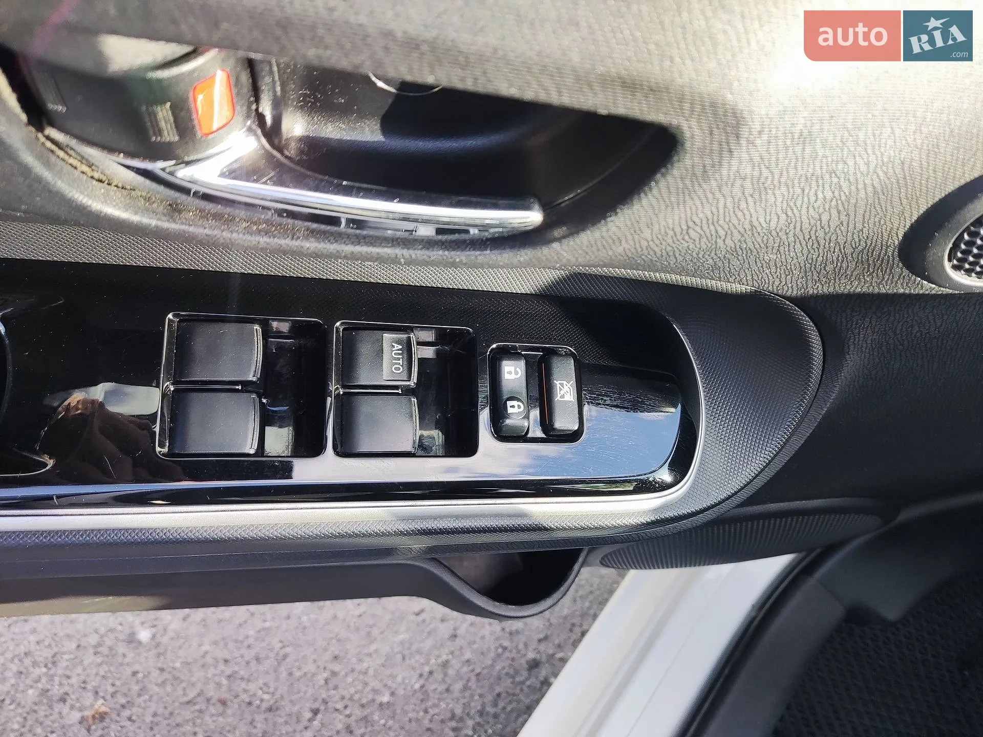 2016 Toyota Prius c - мініатюра 9
