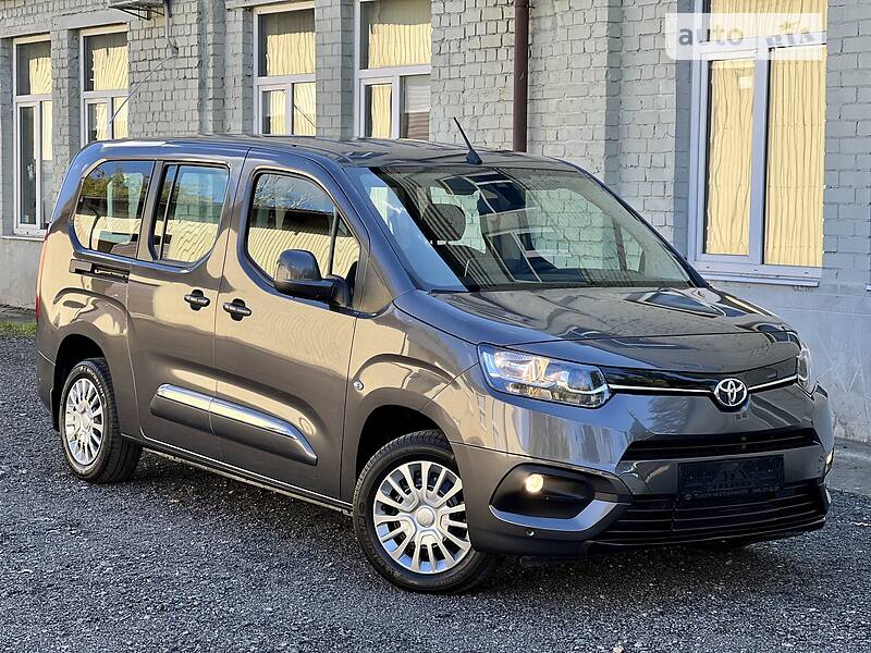Минивэн Toyota Proace City Verso 2021 в 