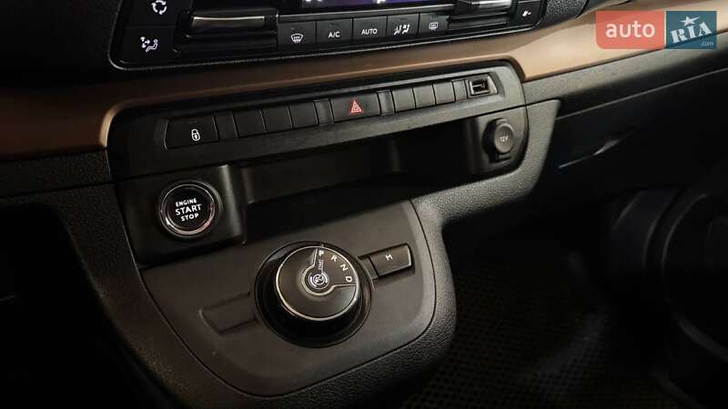 Минивэн Toyota Proace 2023 в Ужгороде