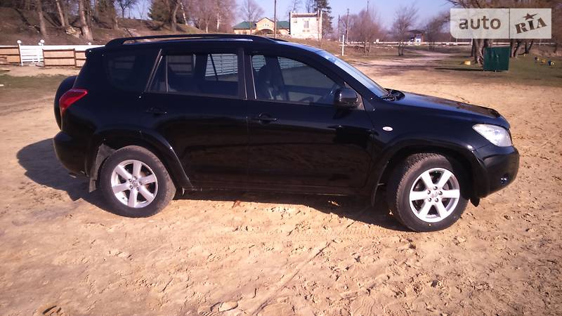 Toyota RAV4 2007 года
