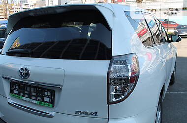 Позашляховик / Кросовер Toyota RAV4 EV 2013 в 