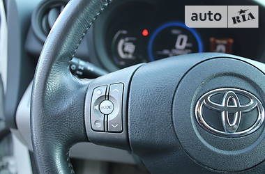 Позашляховик / Кросовер Toyota RAV4 EV 2013 в 