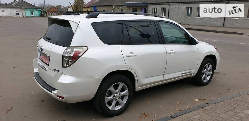 Внедорожник / Кроссовер Toyota RAV4 EV 2014 в Дубно