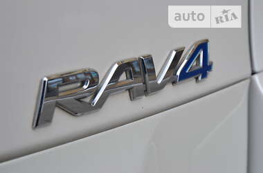 Внедорожник / Кроссовер Toyota RAV4 EV 2013 в Луцке