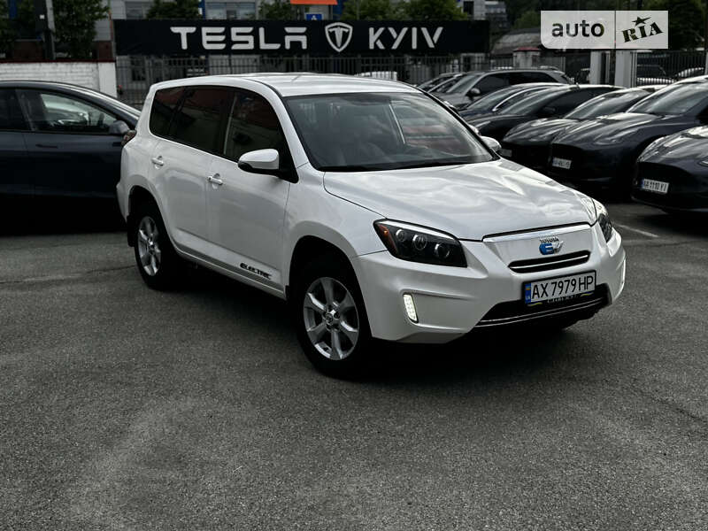 Позашляховик / Кросовер Toyota RAV4 EV 2013 в Києві
