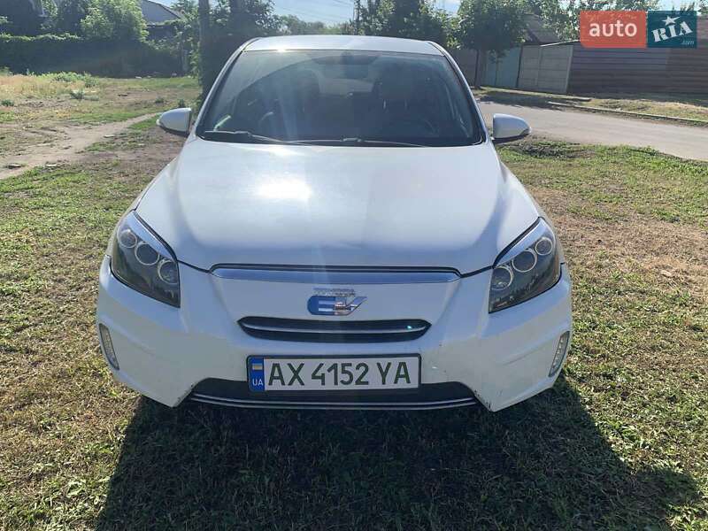Внедорожник / Кроссовер Toyota RAV4 EV 2013 в Харькове фото 3 Внедорожник / Кроссовер Toyota RAV4 EV 2013 в Харькове