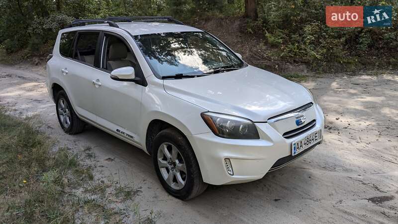 Внедорожник / Кроссовер Toyota RAV4 EV 2014 в Киеве