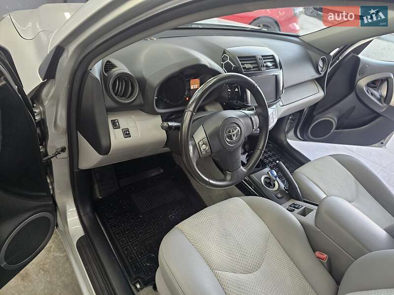 Внедорожник / Кроссовер Toyota RAV4 EV 2014 в Львове