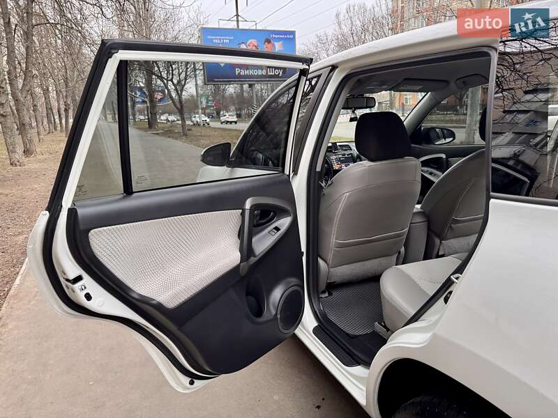 Позашляховик / Кросовер Toyota RAV4 EV 2014 в Одесі