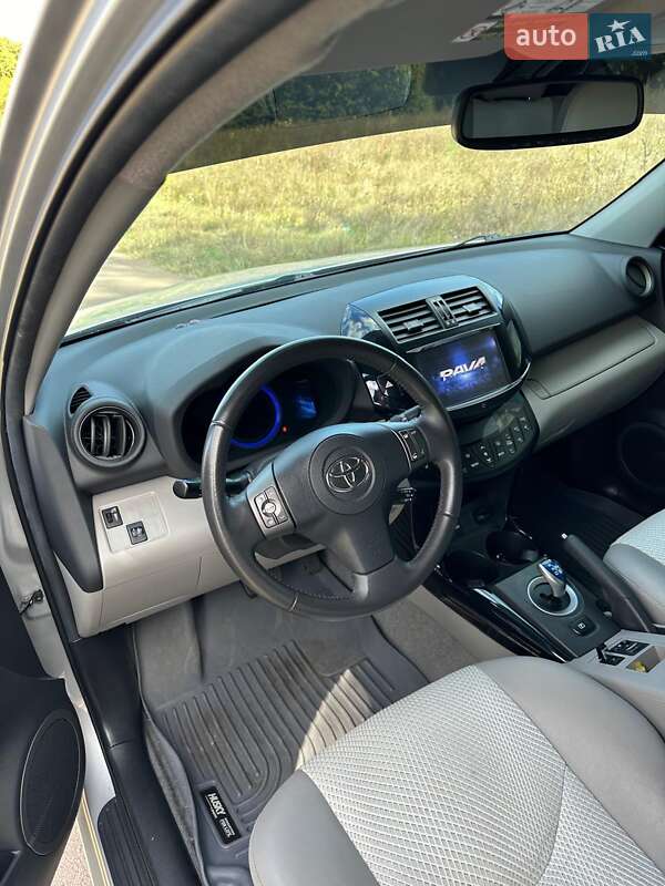 Внедорожник / Кроссовер Toyota RAV4 EV 2014 в Киеве