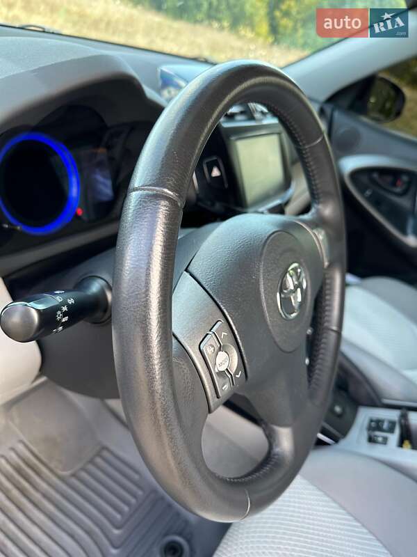 Внедорожник / Кроссовер Toyota RAV4 EV 2014 в Киеве