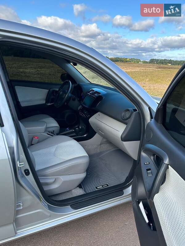 Внедорожник / Кроссовер Toyota RAV4 EV 2014 в Киеве