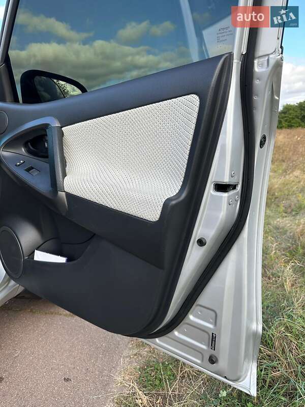 Внедорожник / Кроссовер Toyota RAV4 EV 2014 в Киеве