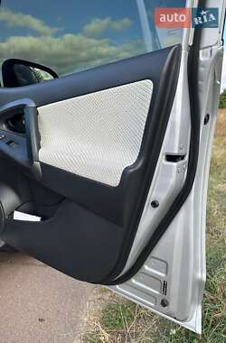 Внедорожник / Кроссовер Toyota RAV4 EV 2014 в 